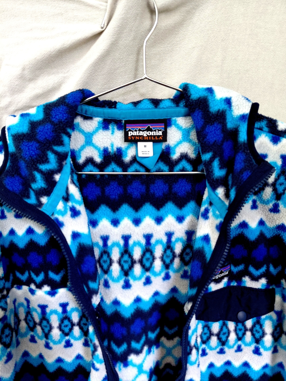 Patagonia ~ M Blue And White Patterned Fleece Jacket - Picture 2 of 11
